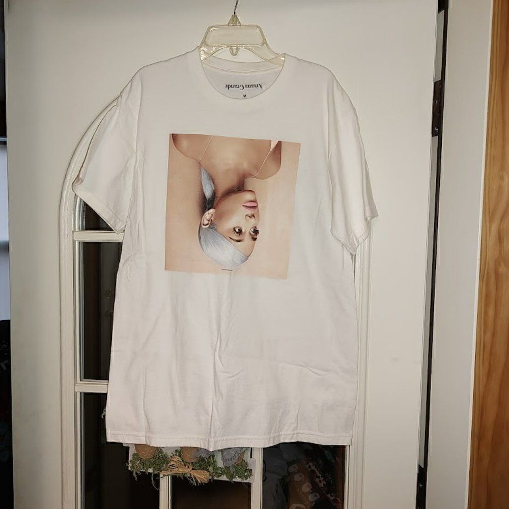 Ariana Grande Sweetner Shirt Size Women's M